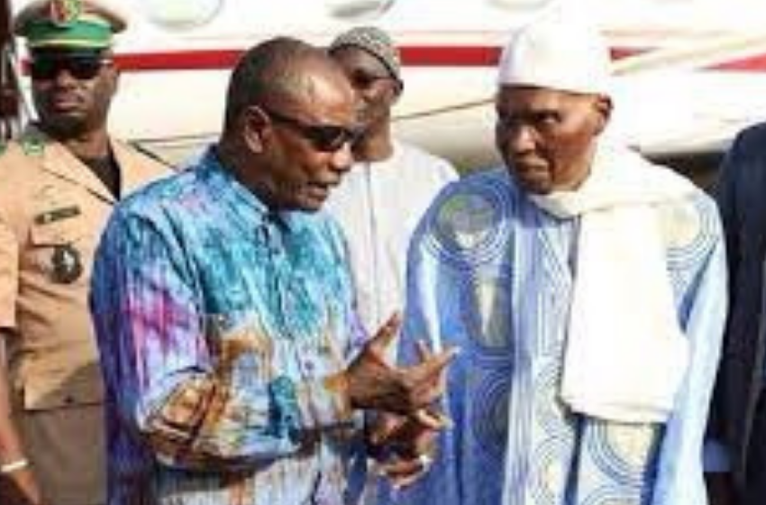 L’ex-président du Senegal offre son aide au Président déchu de la Guinée