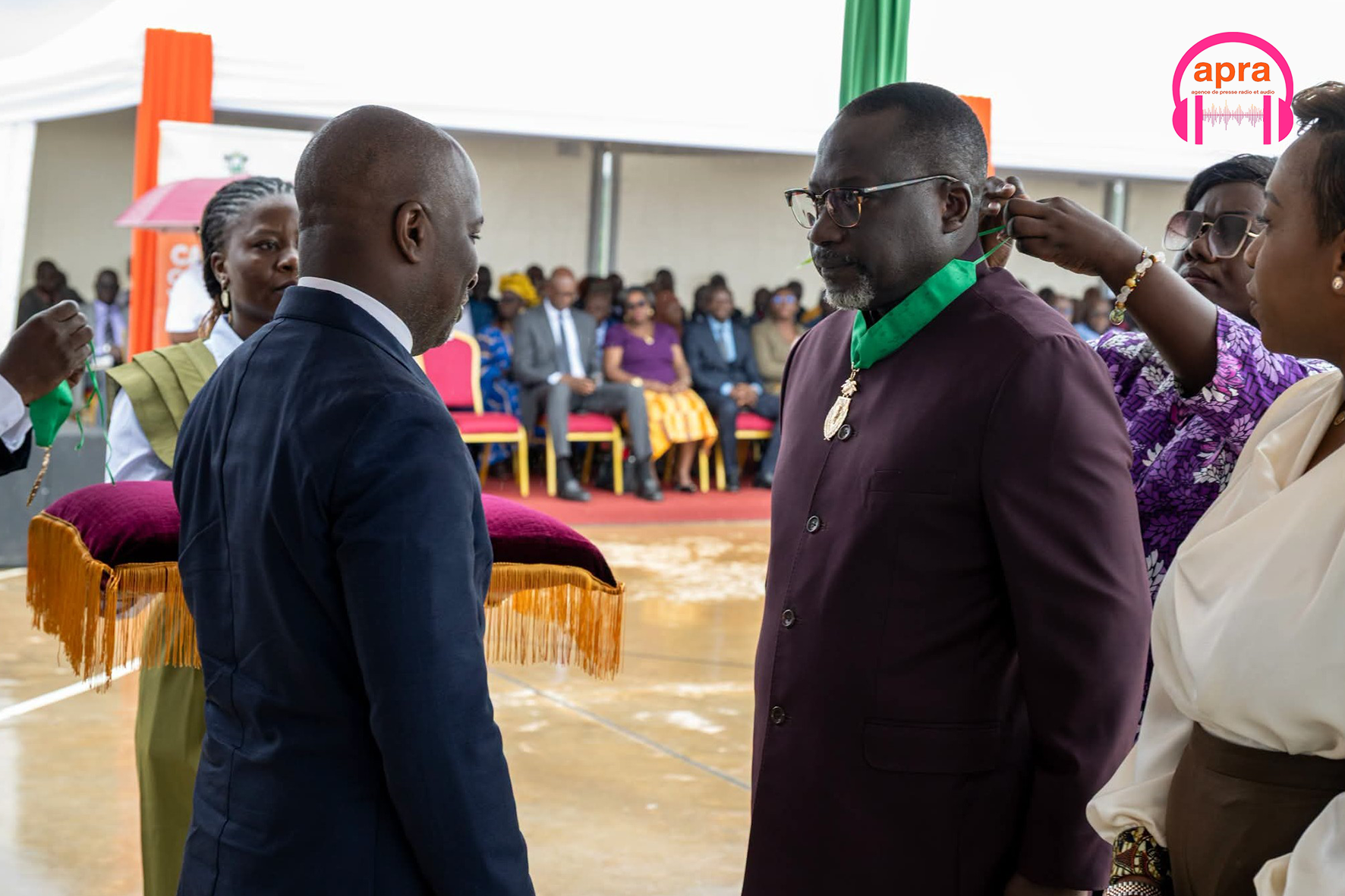 Éducation / Côte d’Ivoire : le représentant de l’UNICEF décoré pour son engagement en faveur de l’éducation.