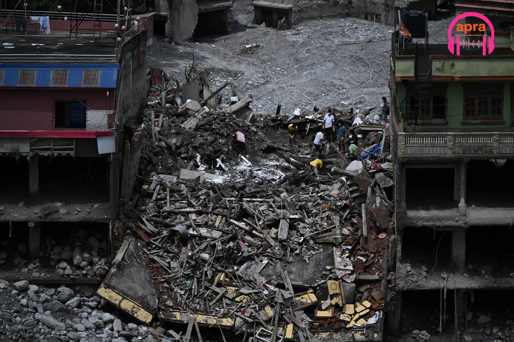 Actualité internationale / Népal et Tibet : le bilan des crues atteint 1 308 morts et 5 624 disparus.