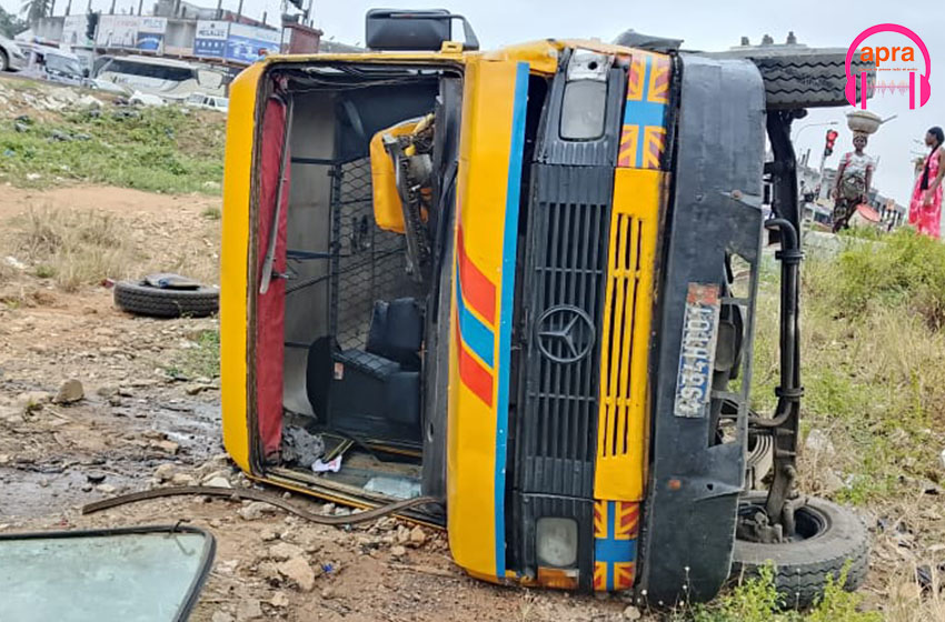 Faits divers/Adjamé : un minibus échoue dans un ravin devant la cité universitaire