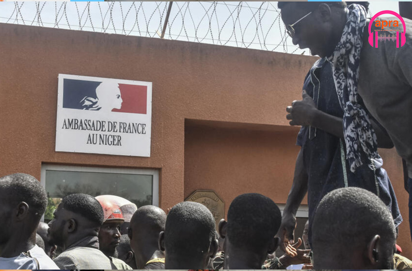 Diplomatie : La France ferme son ambassade au Niger