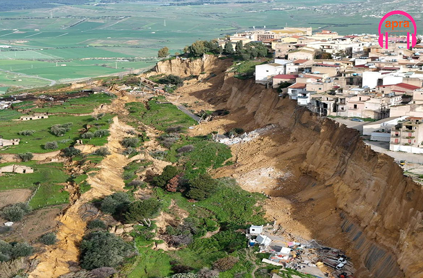 ACTUALITÉ INTERNATIONALE / SICILE : la terre s’est ouverte sur 4 kilomètres, l’île traumatisée, des milliers de vies suspendues.