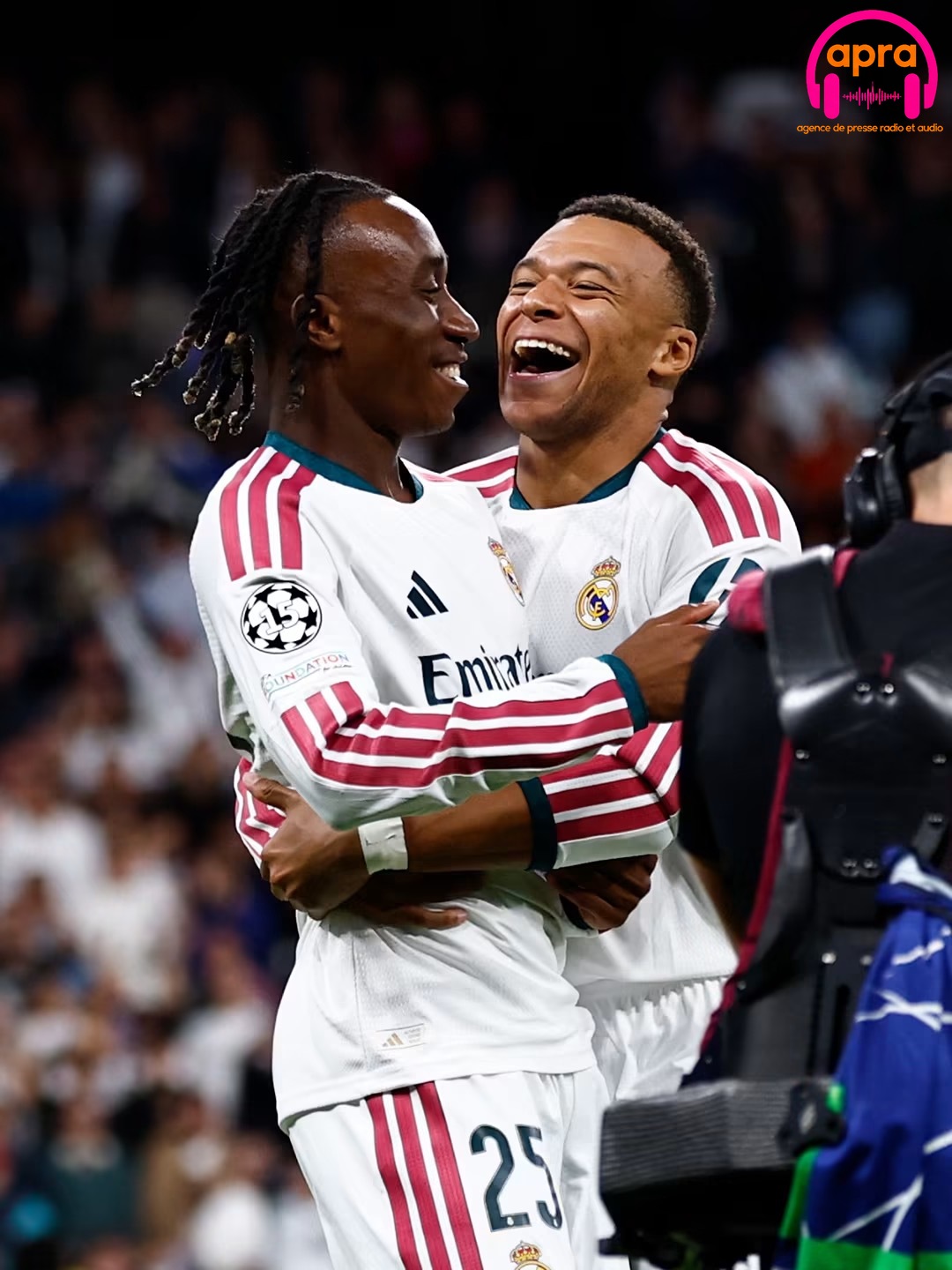 Sport / Football-Clásico : Mbappé signe un doublé et offre la victoire au Real Madrid face au Barça (2-1).
