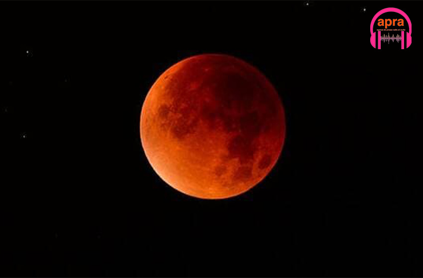 L'apparition de la lune de sang fait sensation dans le ciel.