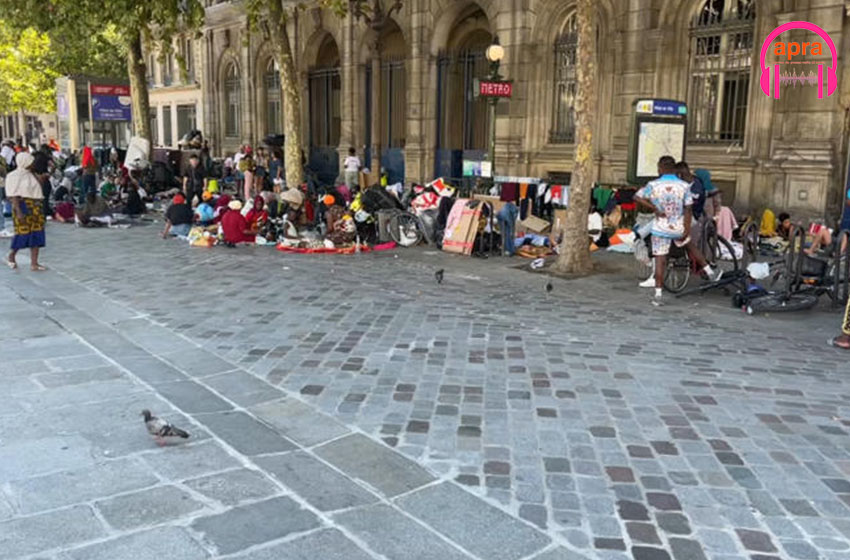 Immigration : Evacuation de familles migrantes devant l’Hôtel de Ville de Paris