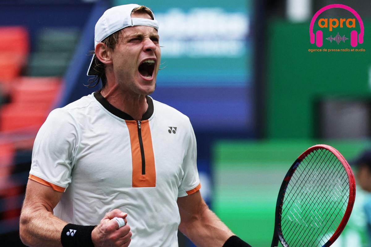 Sport / Tennis : Zizou Bergs élimine Alcaraz à Shanghai, Zverev assuré de finir l’année numéro un mondial.