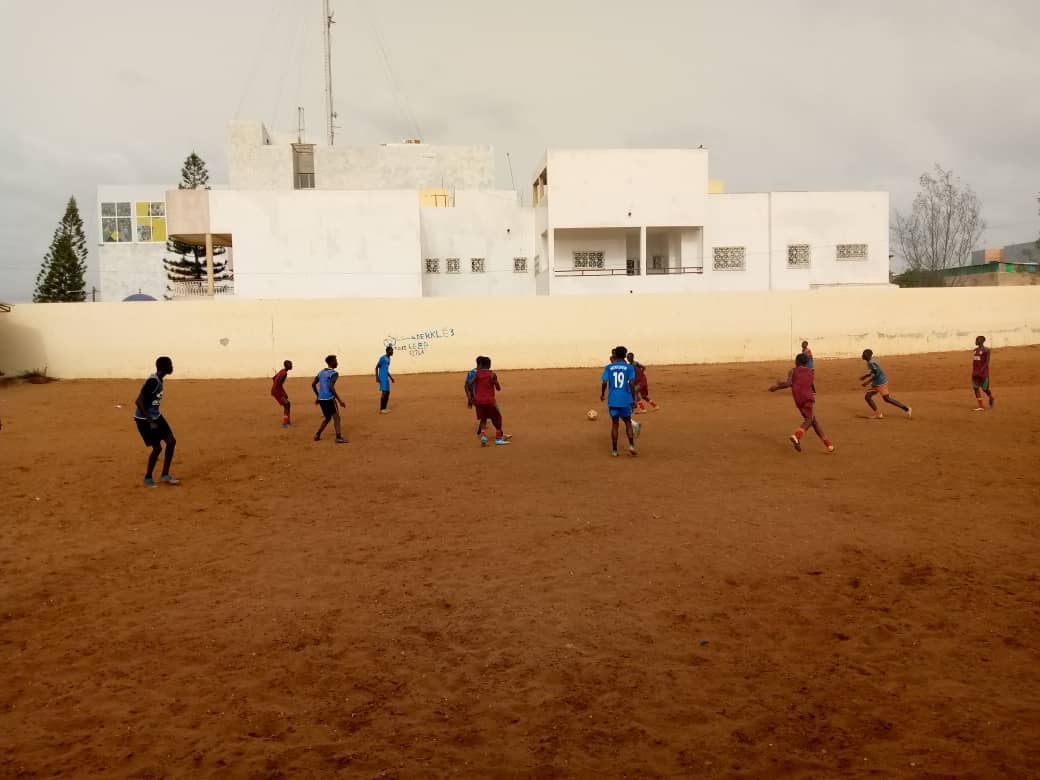 Vacances scolaires : les jeunes prennent d'assaut les écoles de football au Sénégal