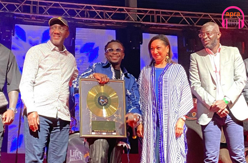 Culture / musique urbaine : Le rappeur DIDI B reçoit un disque d’or Ivoirien