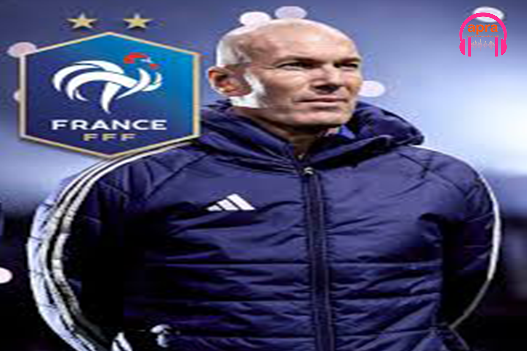 Sport / Football, Équipe de France : Zinédine Zidane succède à Didier Deschamps sur le banc des Bleus.