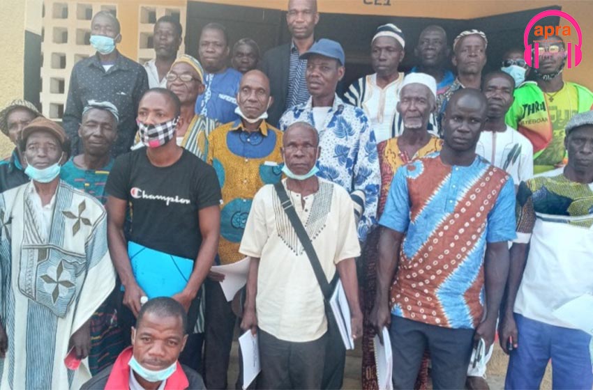 Des chefs de villages instruits sur leurs droits et devoirs dans l'ouest de la Côte d'Ivoire.
