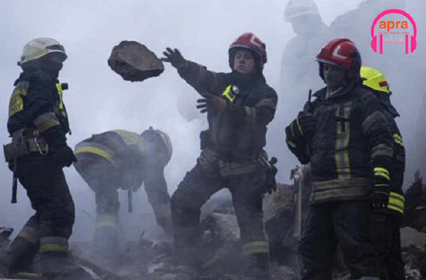 Guerre en Ukraine: Un immeuble s'effondre et cause de lourdes pertes en vie humaines.