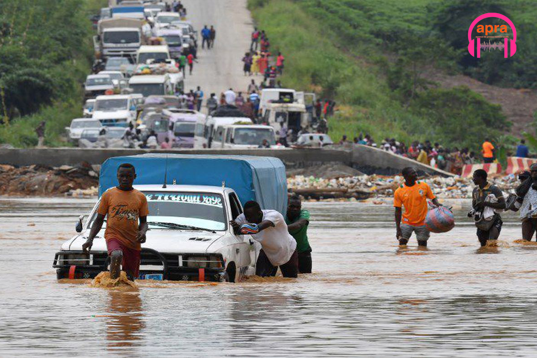 FAITS DIVERS / Pluies diluviennes à Abidjan : chaos urbain, quartiers engloutis et lourd bilan humain.
