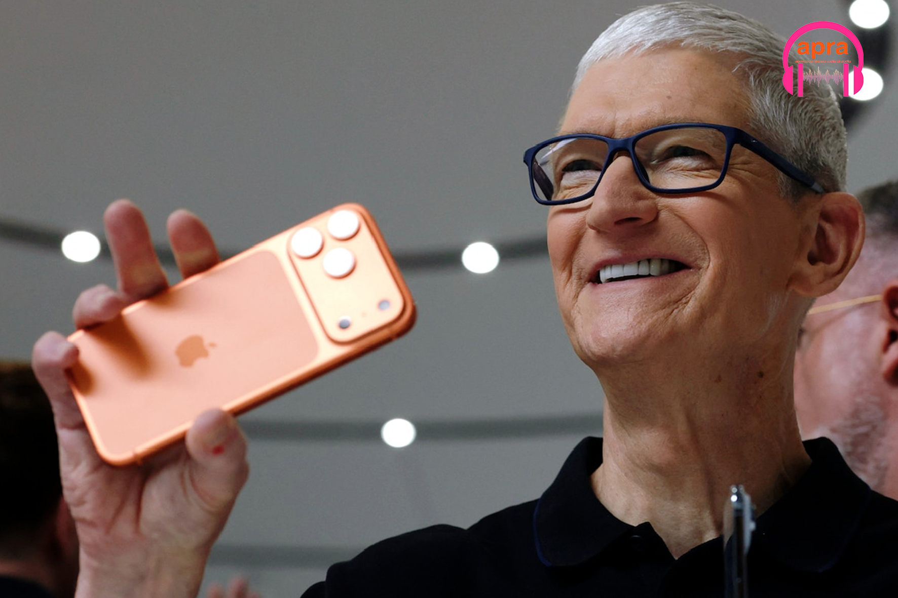 TECHNOLOGIE / Apple tourne une page historique : Tim Cook passe la main à John Ternus dans un timing inattendu.