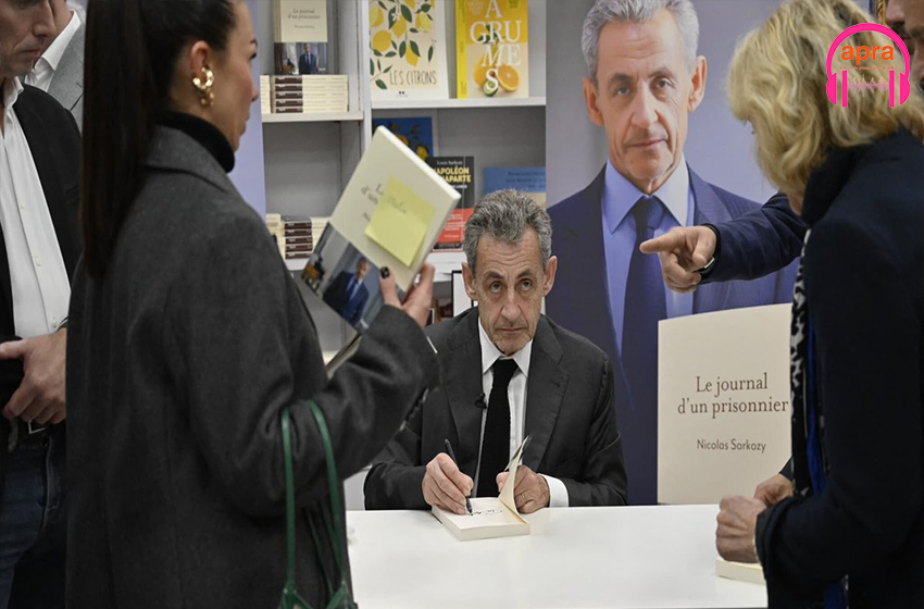 LITTÉRATURE / France : le livre de Nicolas Sarkozy, un succès éditorial fulgurant à près de 100 000 exemplaires vendus.